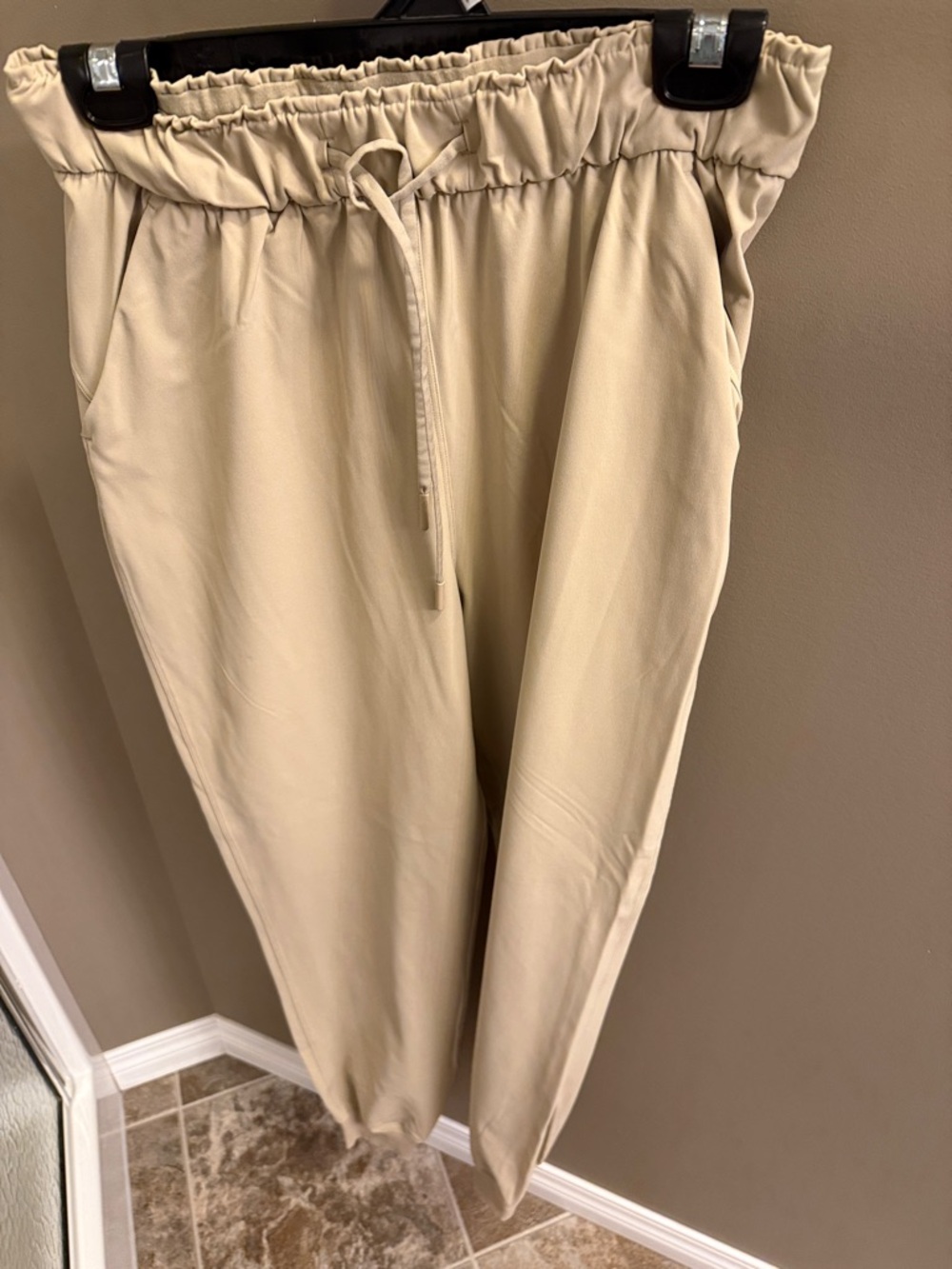 Lululemon Stretch Jogger - Trench Sz 6